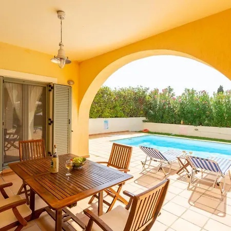 Katerina ヴィラ トラペザキ